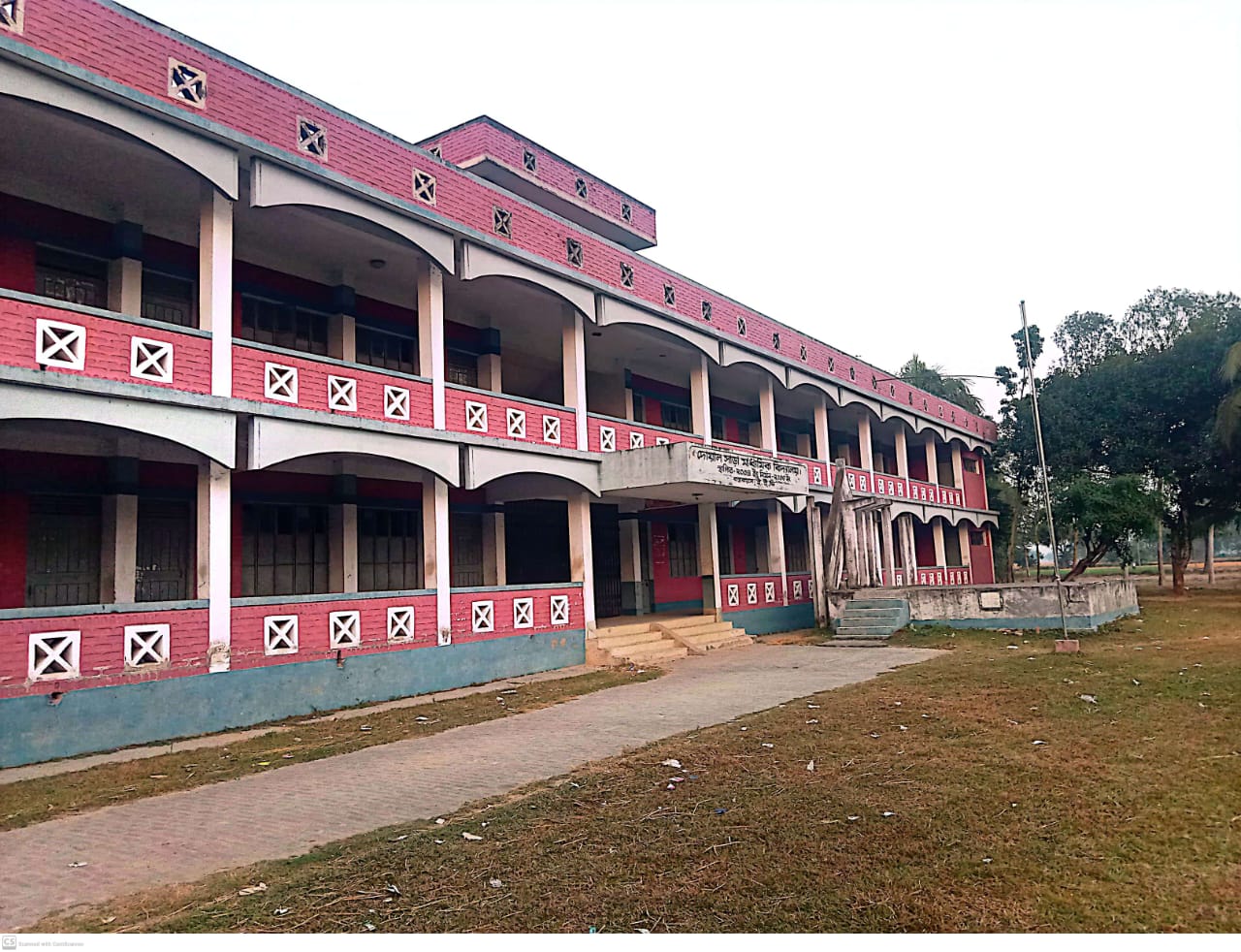 সুবিশাল আধুনিক কম্পিউটার ল্যাব 